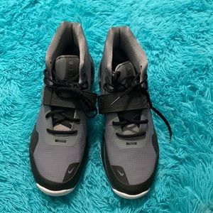 Men 10.5 Nike sneakers